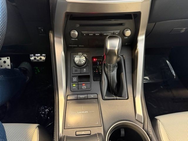 Lexus NX Vehicle Full-screen Gallery Image 17