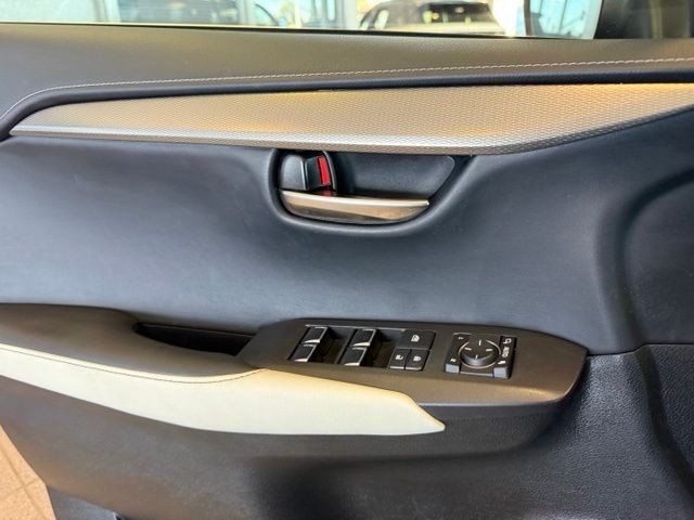 Lexus NX Vehicle Full-screen Gallery Image 20
