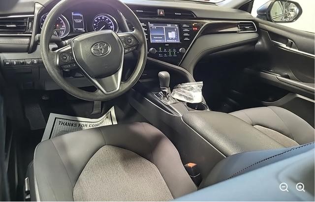Toyota Camry Vehicle Full-screen Gallery Image 03