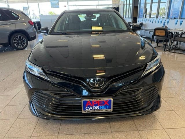 Toyota Camry Vehicle Full-screen Gallery Image 07