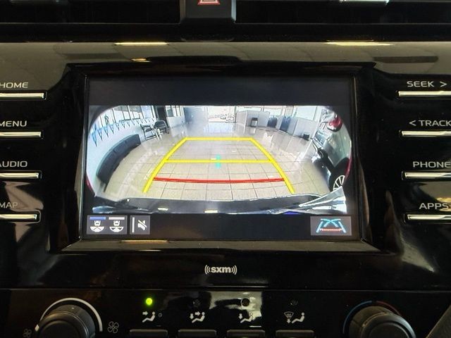 Toyota Camry Vehicle Full-screen Gallery Image 14