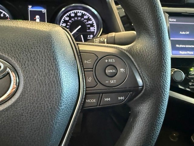 Toyota Camry Vehicle Full-screen Gallery Image 17