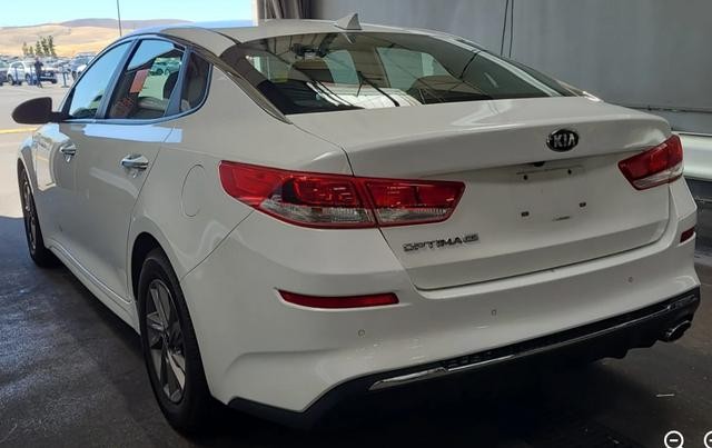 Kia Optima Vehicle Full-screen Gallery Image 02