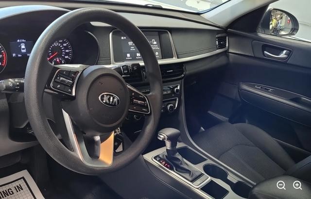 Kia Optima Vehicle Full-screen Gallery Image 03