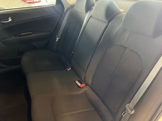 Kia Optima Vehicle Full-screen Gallery Image 06