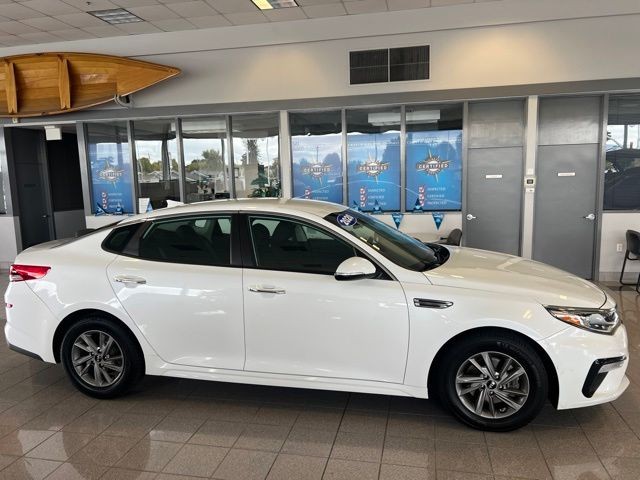 Kia Optima Vehicle Full-screen Gallery Image 08