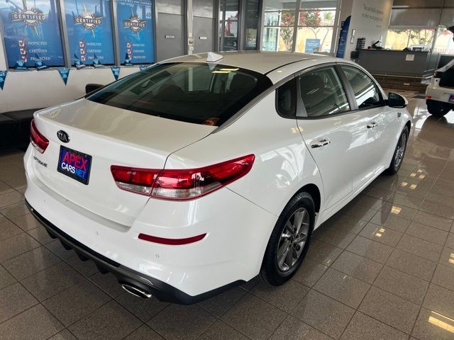 Kia Optima Vehicle Full-screen Gallery Image 09