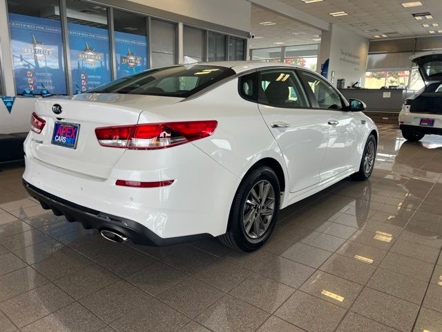 Kia Optima Vehicle Full-screen Gallery Image 10