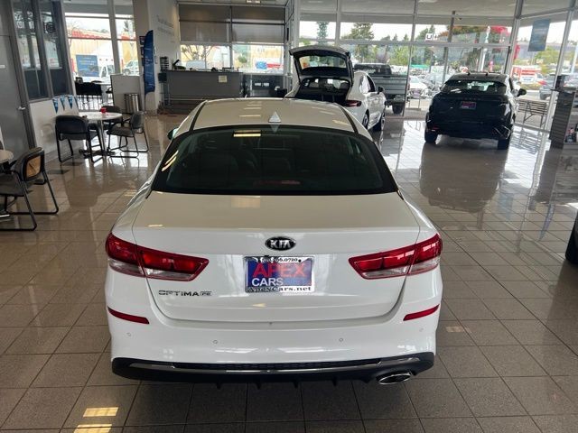 Kia Optima Vehicle Full-screen Gallery Image 12