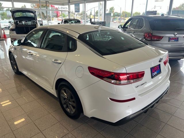 Kia Optima Vehicle Full-screen Gallery Image 13