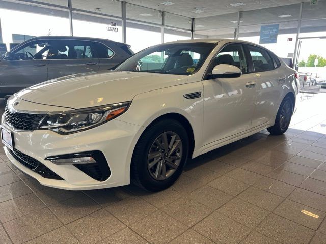 Kia Optima Vehicle Full-screen Gallery Image 17