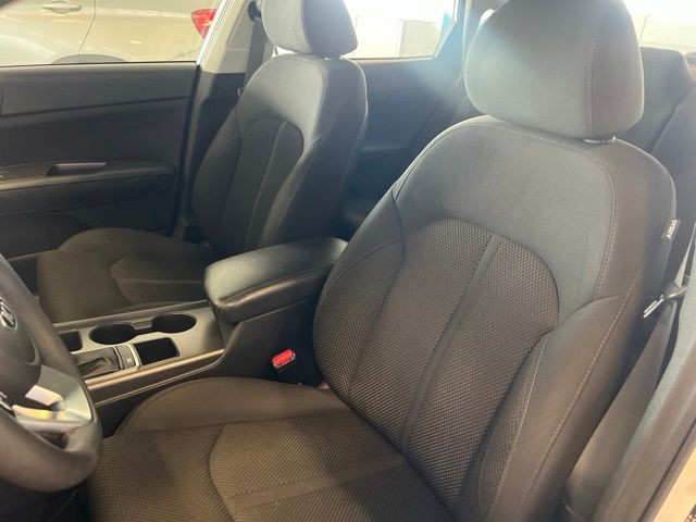 Kia Optima Vehicle Full-screen Gallery Image 20