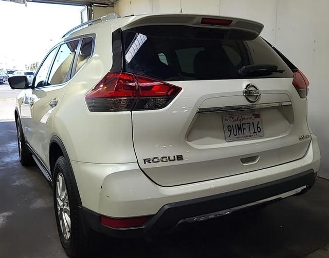 Nissan Rogue Vehicle Full-screen Gallery Image 03
