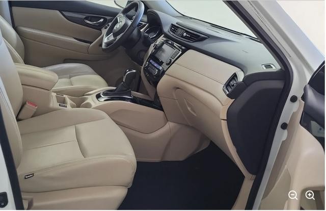 Nissan Rogue Vehicle Full-screen Gallery Image 05