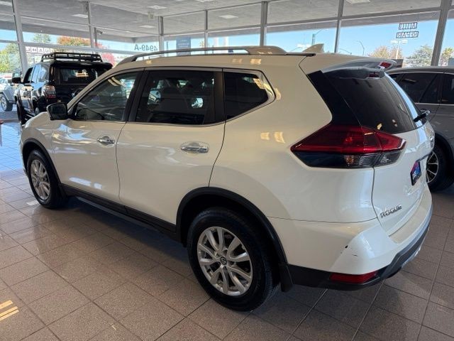 Nissan Rogue Vehicle Full-screen Gallery Image 06