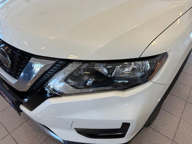 Nissan Rogue Vehicle Full-screen Gallery Image 10