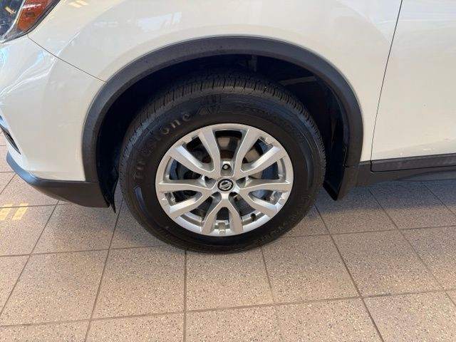 Nissan Rogue Vehicle Full-screen Gallery Image 11
