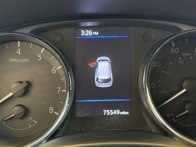 Nissan Rogue Vehicle Full-screen Gallery Image 12