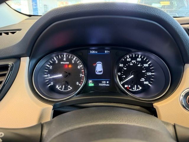 Nissan Rogue Vehicle Full-screen Gallery Image 13
