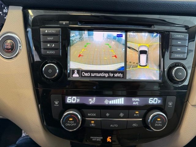 Nissan Rogue Vehicle Full-screen Gallery Image 15