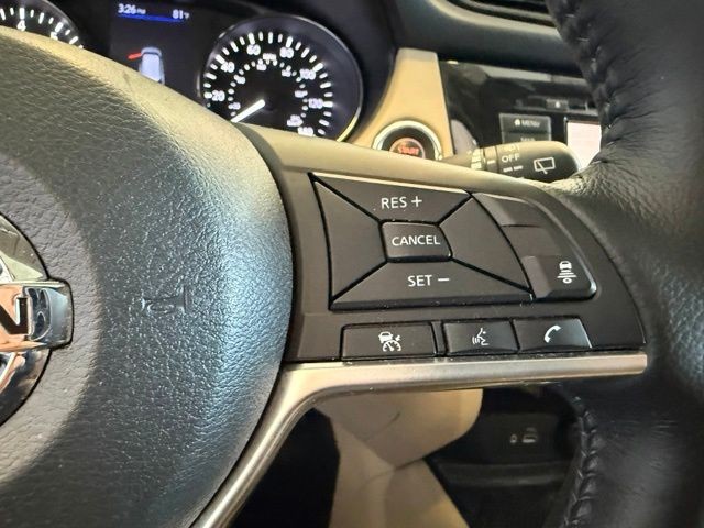 Nissan Rogue Vehicle Full-screen Gallery Image 17