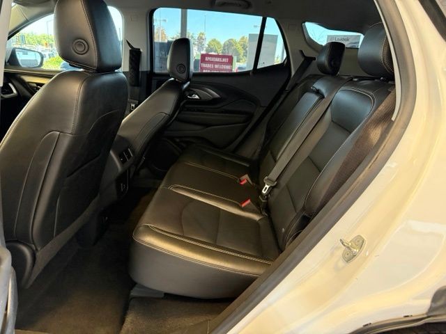 GMC Terrain Vehicle Full-screen Gallery Image 03