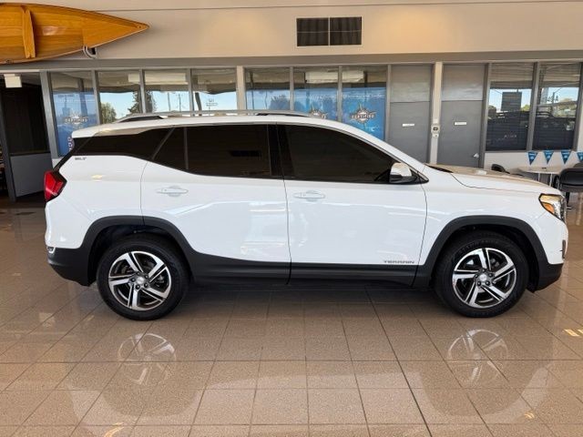 GMC Terrain Vehicle Full-screen Gallery Image 06