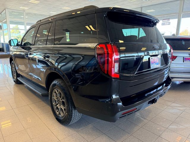 Ford Expedition Vehicle Full-screen Gallery Image 05