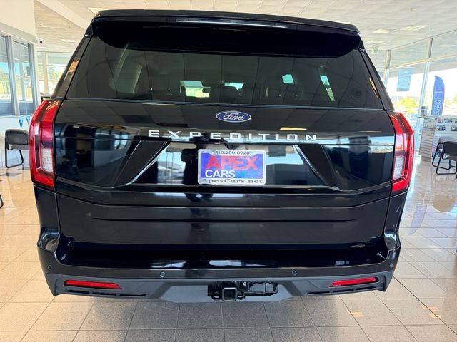 Ford Expedition Vehicle Full-screen Gallery Image 06