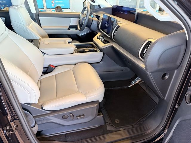 Ford Expedition Vehicle Full-screen Gallery Image 09