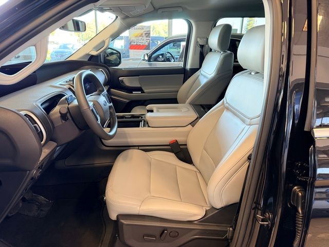 Ford Expedition Vehicle Full-screen Gallery Image 11