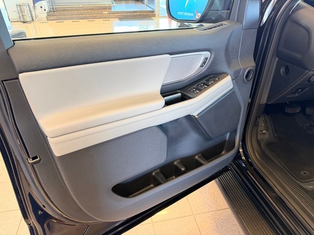 Ford Expedition Vehicle Full-screen Gallery Image 12