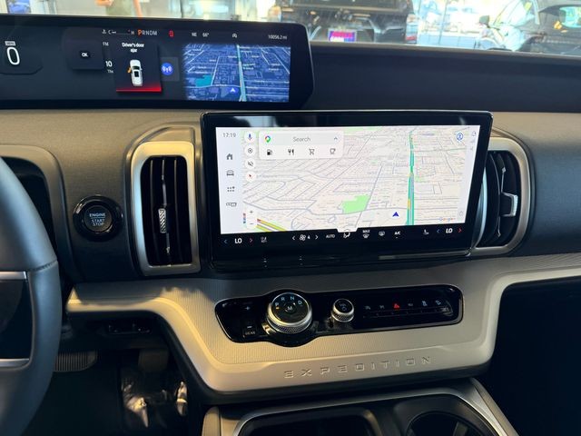 Ford Expedition Vehicle Full-screen Gallery Image 16