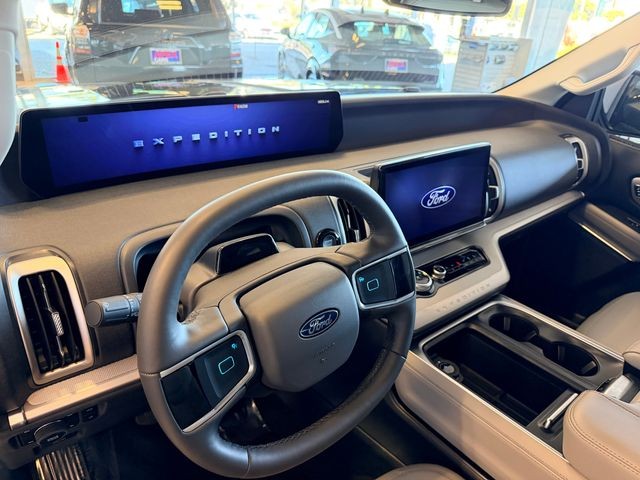 Ford Expedition Vehicle Full-screen Gallery Image 18