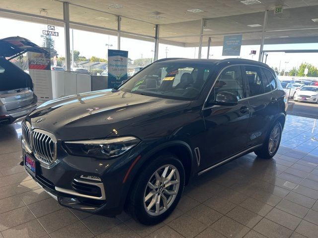 BMW X5 Vehicle Full-screen Gallery Image 03