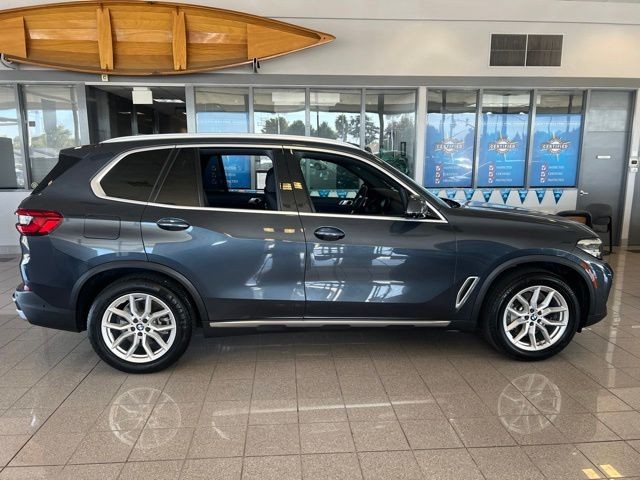 BMW X5 Vehicle Full-screen Gallery Image 07