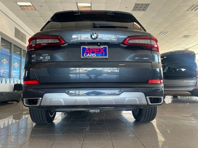 BMW X5 Vehicle Full-screen Gallery Image 11