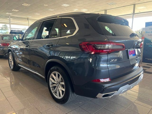 BMW X5 Vehicle Full-screen Gallery Image 14