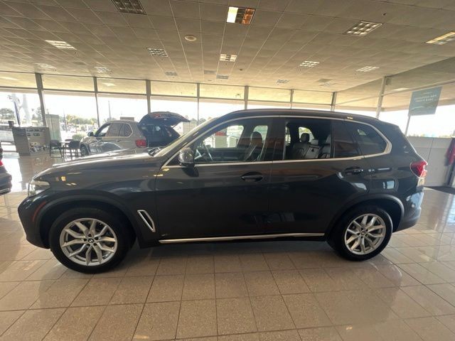 BMW X5 Vehicle Full-screen Gallery Image 15