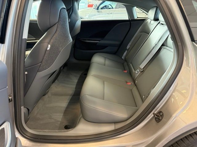 Lucid Air Vehicle Full-screen Gallery Image 04