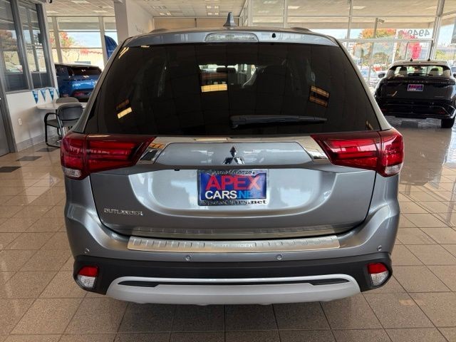 Mitsubishi Outlander Vehicle Full-screen Gallery Image 05