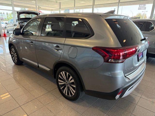 Mitsubishi Outlander Vehicle Full-screen Gallery Image 06