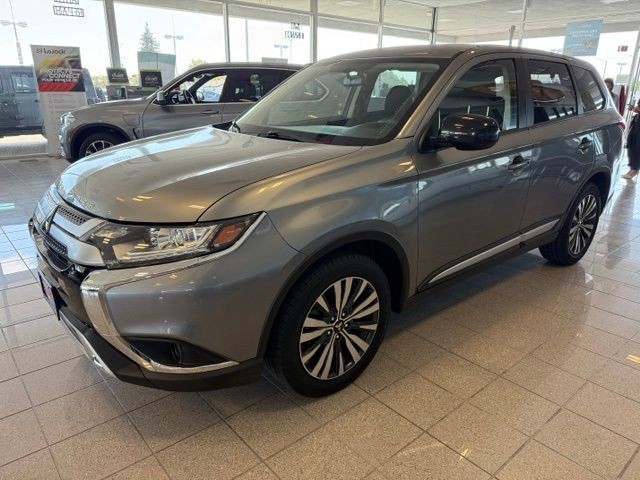 Mitsubishi Outlander Vehicle Full-screen Gallery Image 07