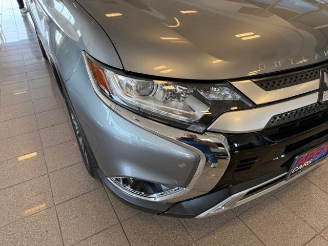Mitsubishi Outlander Vehicle Full-screen Gallery Image 09