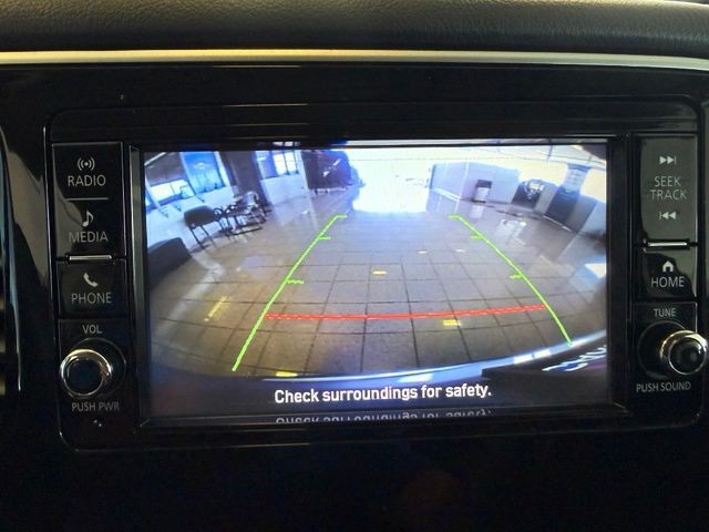 Mitsubishi Outlander Vehicle Full-screen Gallery Image 15