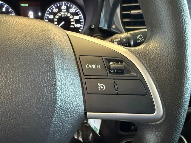 Mitsubishi Outlander Vehicle Full-screen Gallery Image 17