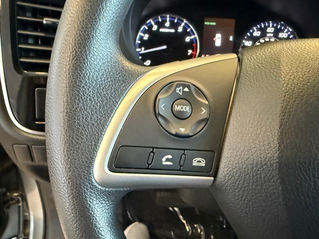 Mitsubishi Outlander Vehicle Full-screen Gallery Image 18