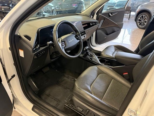 Kia Niro Vehicle Full-screen Gallery Image 02