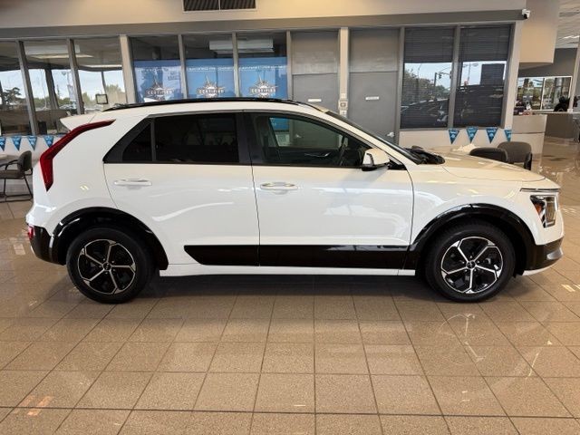 Kia Niro Vehicle Full-screen Gallery Image 05