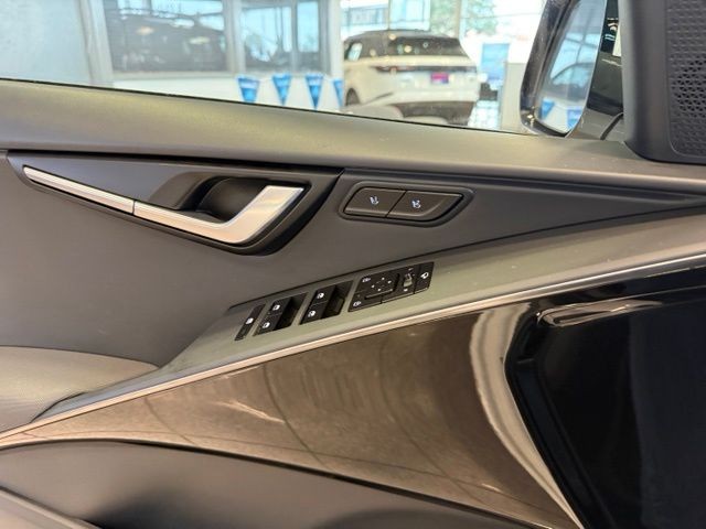 Kia Niro Vehicle Full-screen Gallery Image 20